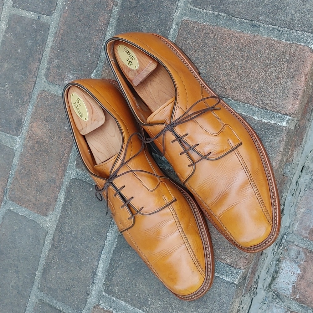 AE "Hillcrest" in walnut